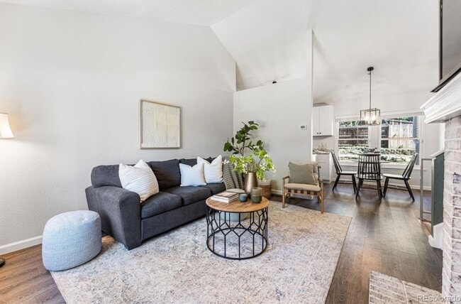 Foto del edificio - 3BD, 2BA Aurora Home with 2-Car Garage and Back Yard