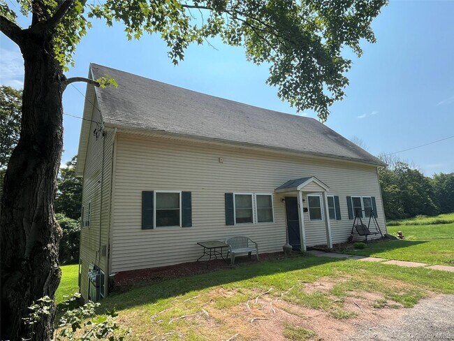 Foto del edificio - 161 White Sulphur Rd