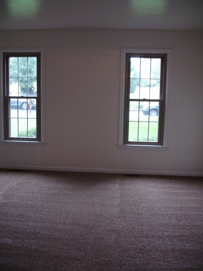 Building Photo - 4 br, 1.5 bath House - 7 IRON HORSE DRIVE