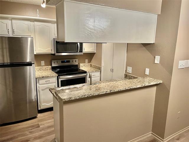 Building Photo - 1412 Meadowood Village Dr