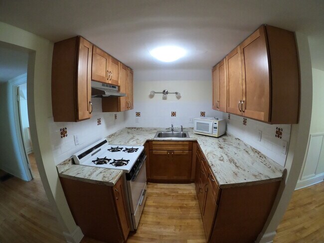Kitchen - 734 Westcott St