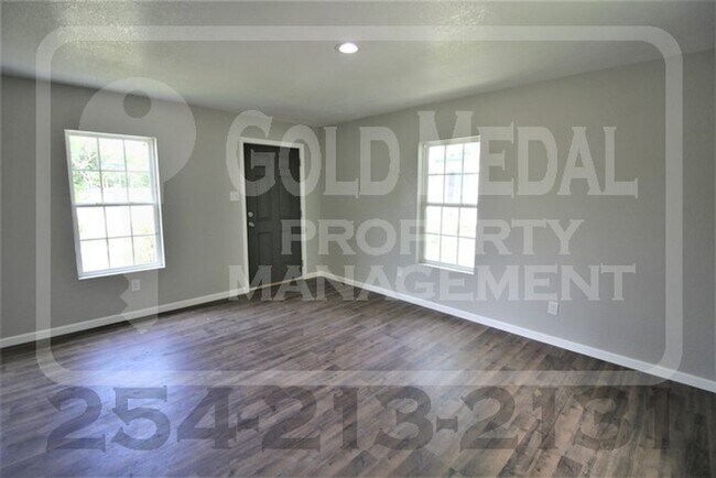 Building Photo - 1206 Stewart St