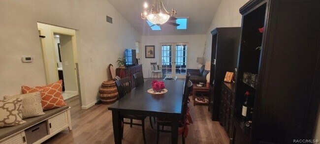 Foto del edificio - 333 E Hartford St