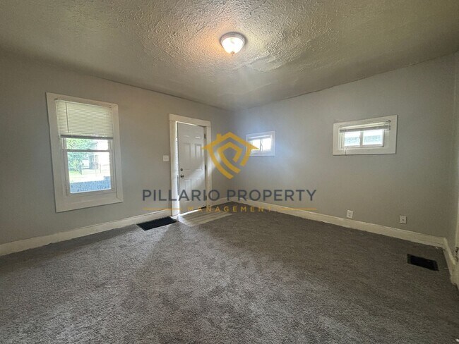 Foto del edificio - 1411-1413 N Pershing Ave
