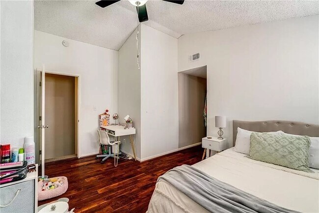 Building Photo - 2510 San Gabriel St  (1003 W 26th St.)