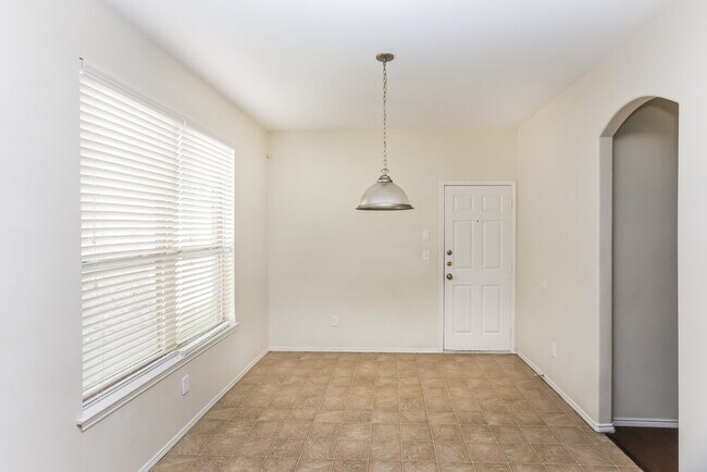 Foto del edificio - 6816 Clarktown Ct