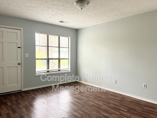 Building Photo - 509 37th Ave W