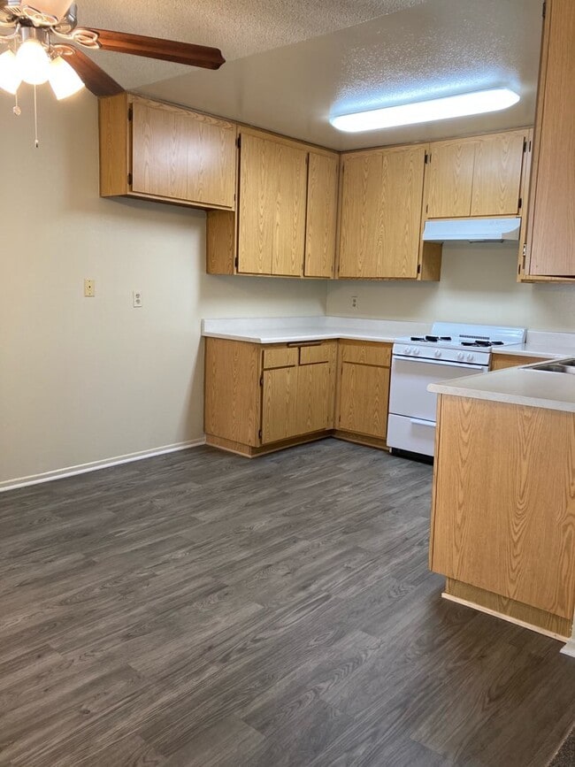 Building Photo - Tujunga Apartments