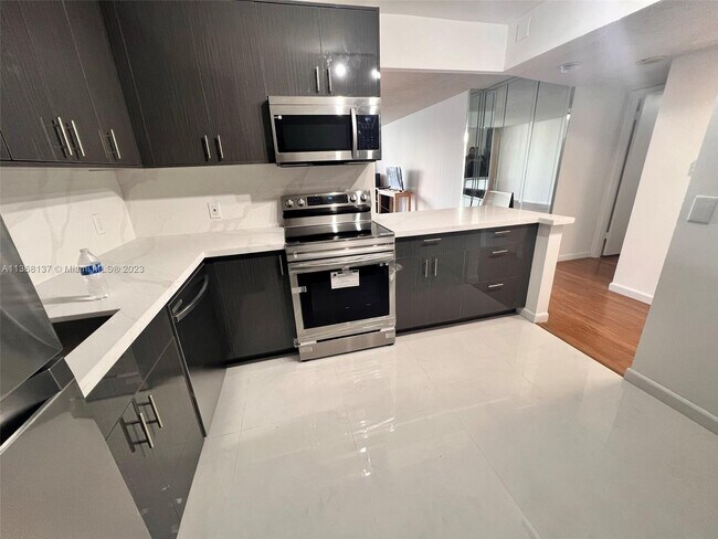 Foto del edificio - 2801 NE 183rd St