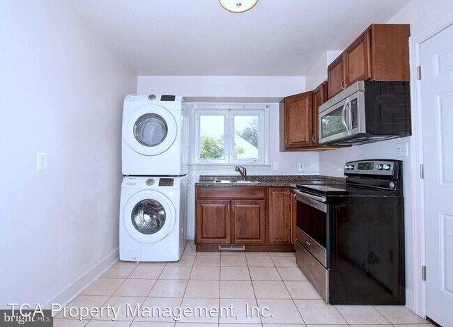 Building Photo - 2 br, 1 bath House - 817 Hilltop Avenue  E...