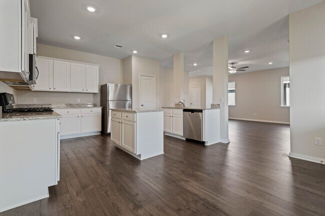 Building Photo - 15802 Berry Hl Dr