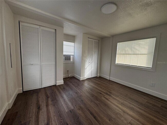 Foto del edificio - 102 Laureti Ln