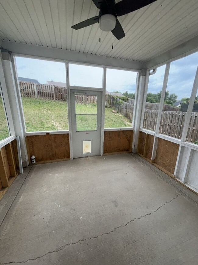 Building Photo - 416 Lakemont Dr