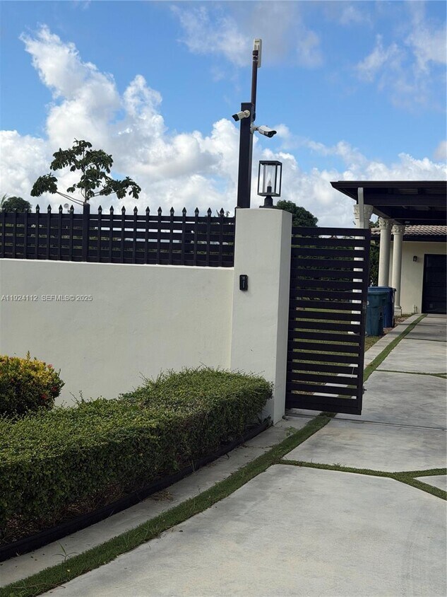 Foto principal - 25800 SW 214th Ave