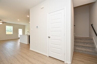 Building Photo - 27823 Western Crk Ct