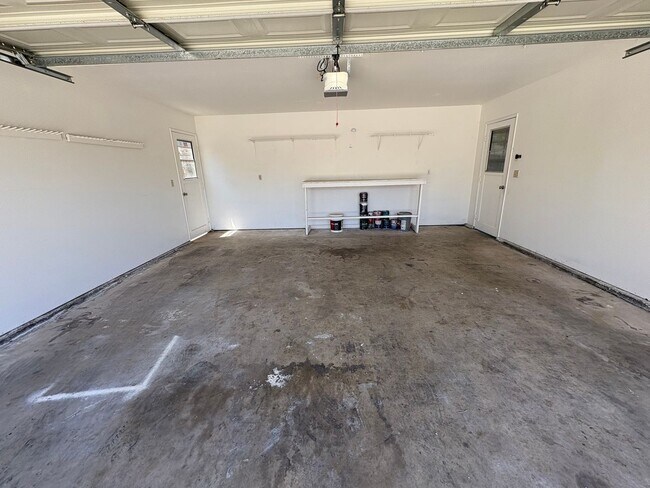 Foto del edificio - SW Visalia Home Available Now!