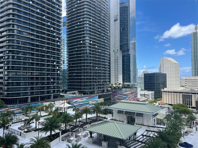 Foto del edificio - 999 SW 1st Ave