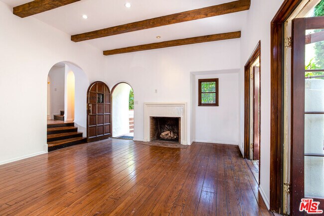Building Photo - 1805 Courtney Ave