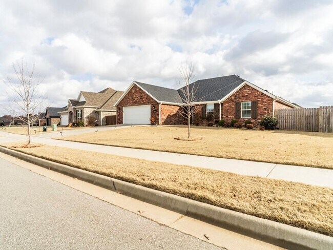 Building Photo - 4303 SW Flagstone Blvd