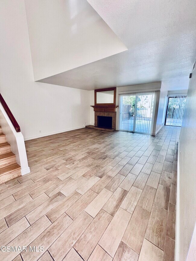 Foto del edificio - 937 Shadow Lake Dr