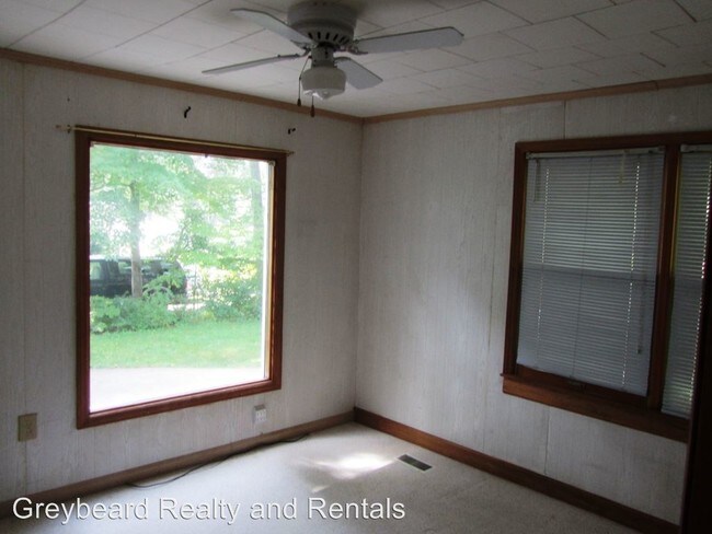 Building Photo - 2 br, 1.5 bath House - 206 Mountain St