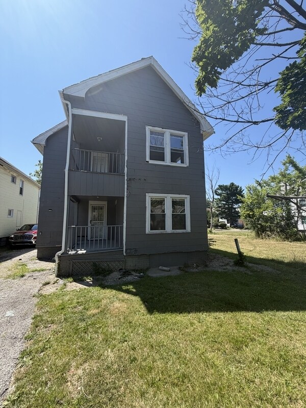 Foto del edificio - 3349 E 125th St