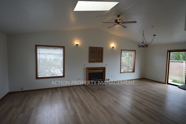Building Photo - 2 bed 2 bath 1 car garage in Sequim
