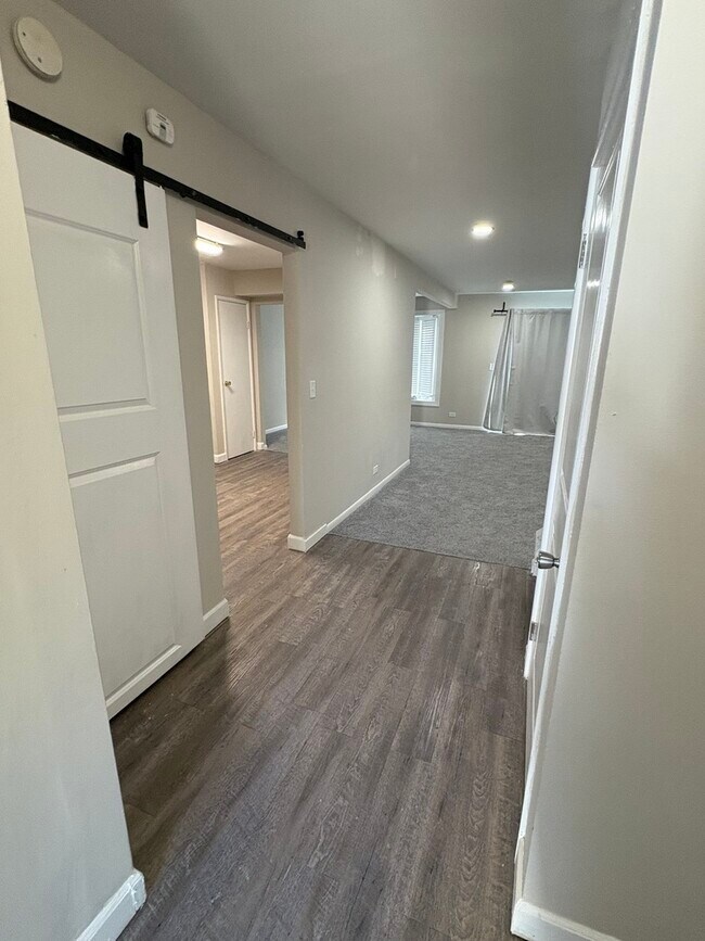 Building Photo - 207 Walker Dr