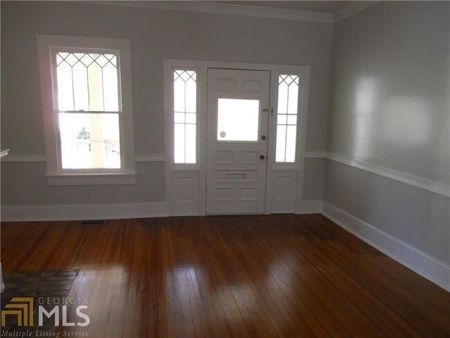 Building Photo - 417 4th St NE