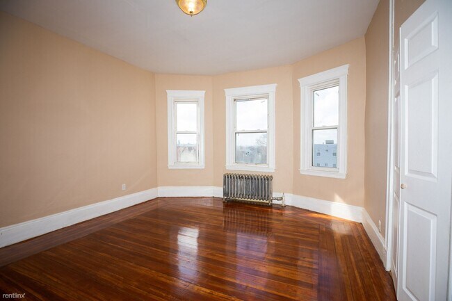 Foto del edificio - 3 br, 1 bath  - 22 Browning Ave Apt 3