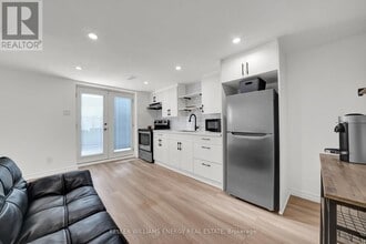 Building Photo - 458 Crestwood Dr