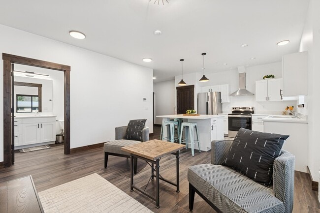 Building Photo - 1840 Baker Ave