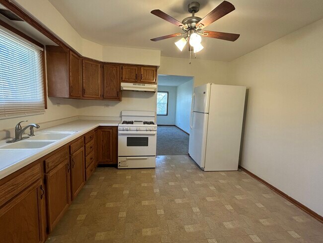 Building Photo - 207 N Lord Ave