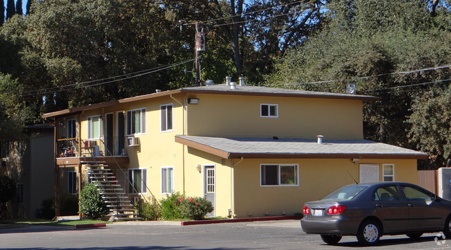 Building Photo - Mariposa Oaks Apartment