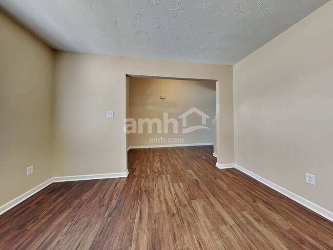 Foto del edificio - 32 Ascot Glen Dr