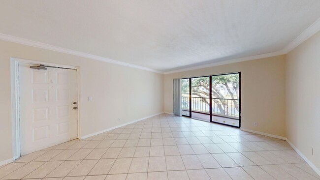 Building Photo - Beautiful 2 Bed / 2 Bath in Palm Club Vill...