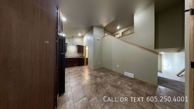 Foto del edificio - 2 Bedroom 1.5 Bathroom Townhome w/ a Singl...