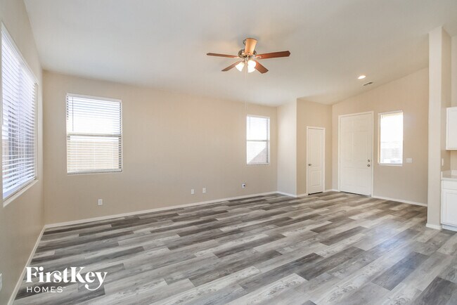 Building Photo - 4304 E Cherry Hills Dr