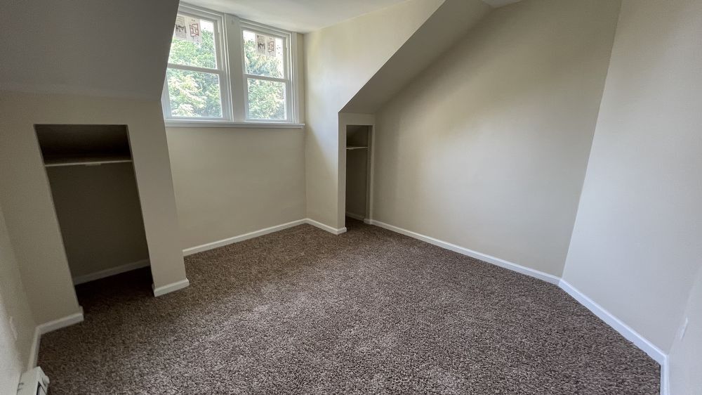 Primary Photo - 128 College Cir