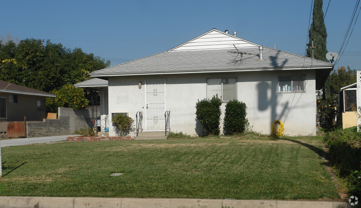 Building Photo - 425-433 E Puente St