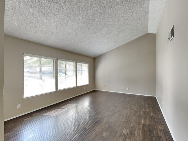 Building Photo - 27050 Las Mananitas Dr
