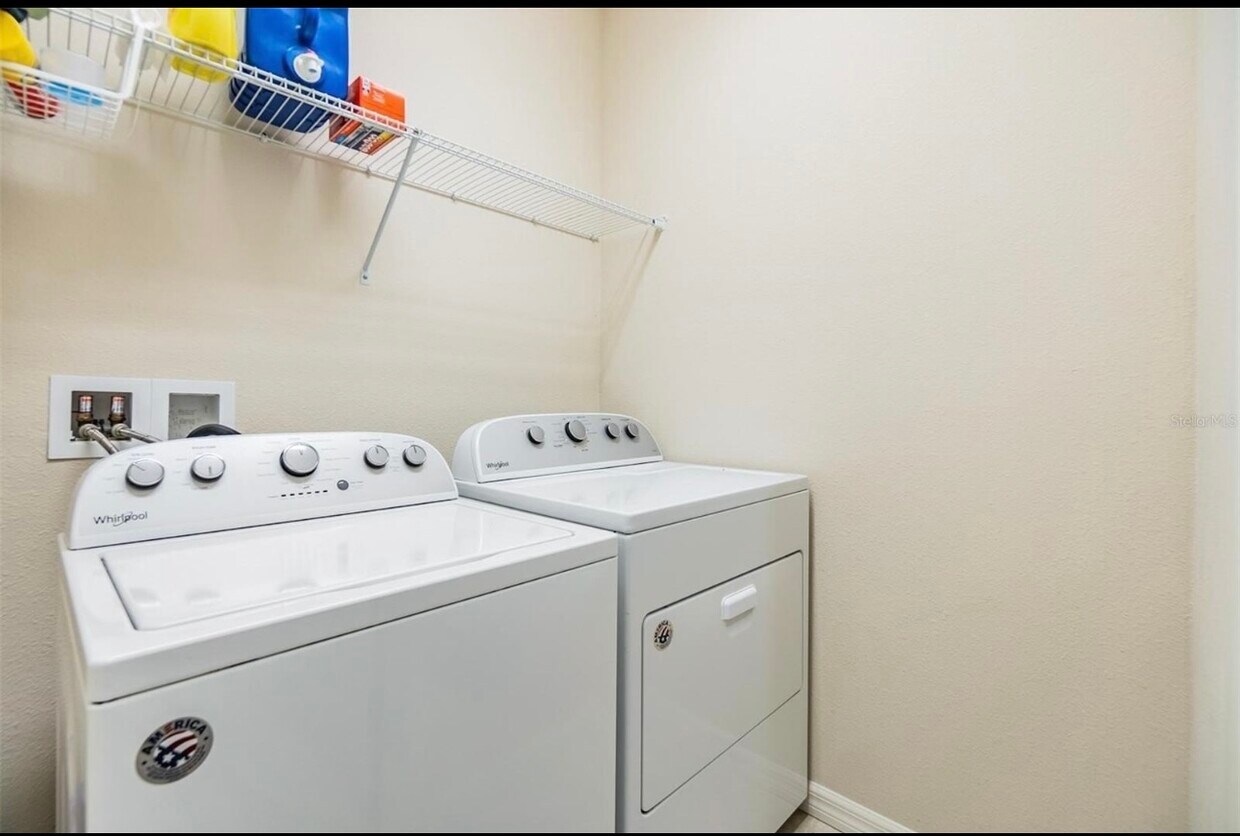 Primary Photo - 1066 Amber Leaf Trl