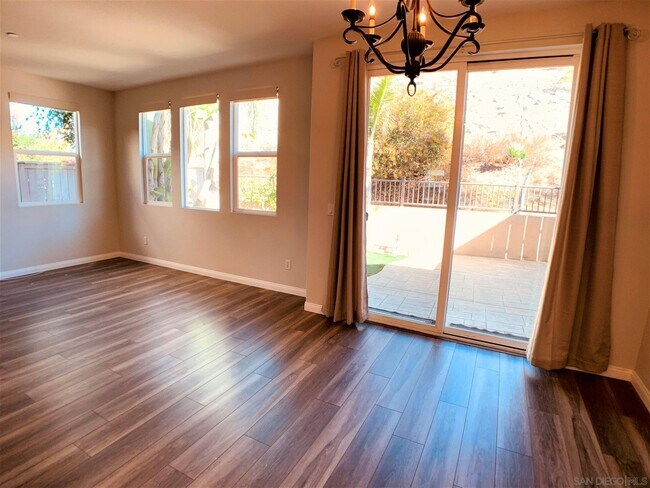 Building Photo - 851 Ballow Way