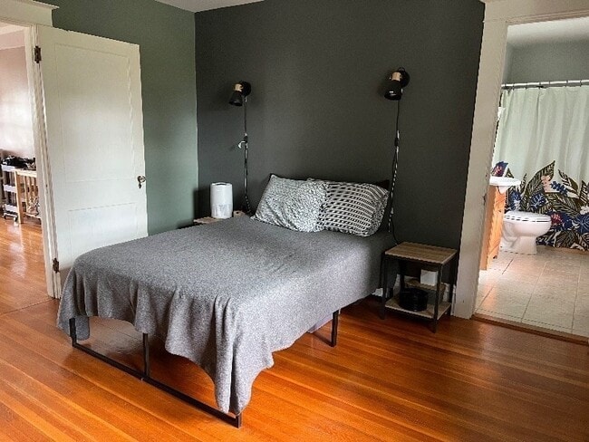 Building Photo - 2 Calumet Ave