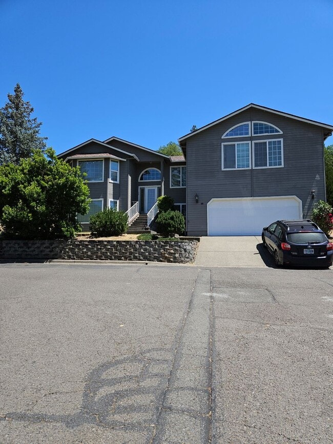 Building Photo - Beautiful custom home
