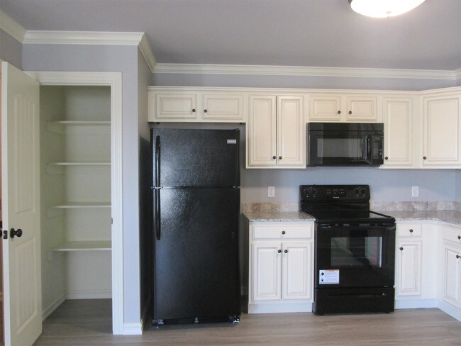 Building Photo - 1318 Springhill Road