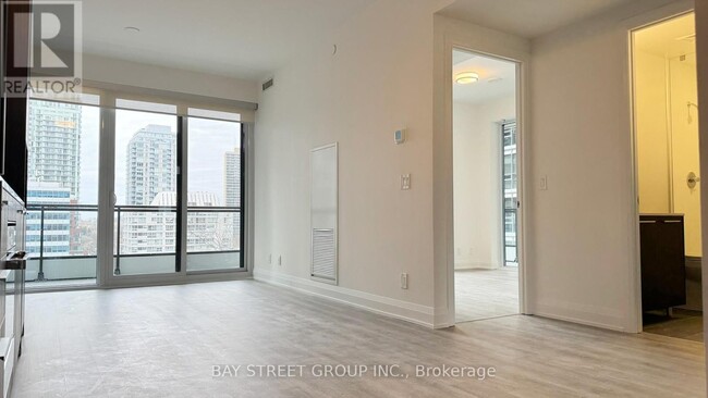 Photo du bâtiment - 65 Broadway Ave