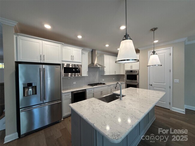 Foto del edificio - 707 Marion Dr