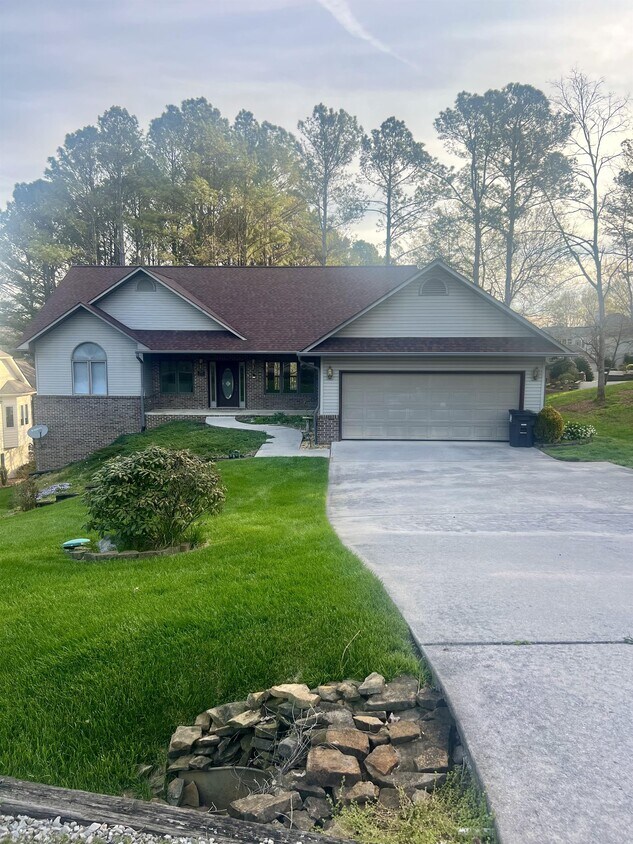 Primary Photo - 303 Inagehi Ln