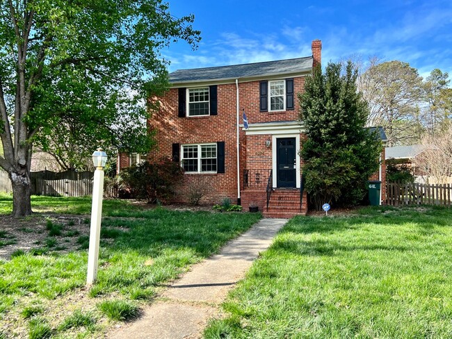 Building Photo - 6202 Dustin Dr